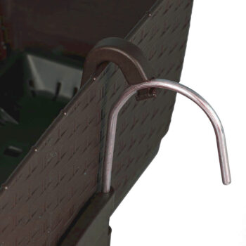 Plastový balkónový kvetináč DRL600PW 59 cm je obdĺžnikový kvetináč s textúrou imitujúcou vypletaný umelý ratan v krásnom prevedení hnedá. Jeho súčasťou je praktická priehradka, ktorá sa postará o správne zavlažovanie rastlín. Predlžuje čas, počas ktorého je pôda vlhká, šetrí vodu menším odparovaním…