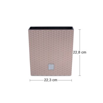 DRTS225L 22,5 cm je nízky, hranatý plastový kvetináč, ktorý sa vyznačuje svojou neprehliadnuteľnou textúrou imitujúcou prírodný ratanový výplet. Bude elegantným, estetickým a funkčným doplnkom Vašej záhrady, terasy, balkónov či interiéru. Rozmery tohto jedinečného doplnku sú (ŠxHxV): 22,3x22,3x22,8…