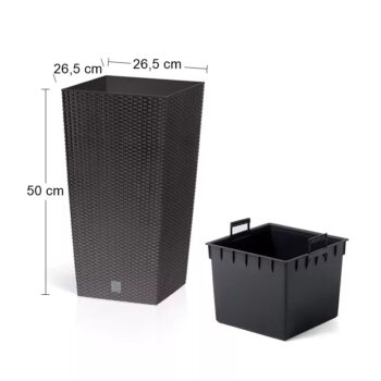 DRTS265 26,5 cm je vysoký, hranatý plastový kvetináč, ktorý sa vyznačuje svojou neprehliadnuteľnou textúrou imitujúcou prírodný ratanový výplet. Bude elegantným, estetickým a funkčným doplnkom Vašej záhrady, terasy, balkónov či interiéru. Rozmery tohto jedinečného doplnku sú (ŠxHxV): 26,5x26,5x50…