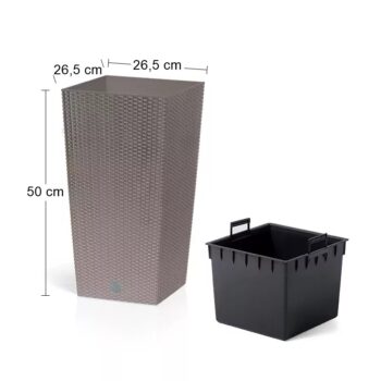 DRTS265 26,5 cm je vysoký, hranatý plastový kvetináč, ktorý sa vyznačuje svojou neprehliadnuteľnou textúrou imitujúcou prírodný ratanový výplet. Bude elegantným, estetickým a funkčným doplnkom Vašej záhrady, terasy, balkónov či interiéru. Rozmery tohto jedinečného doplnku sú (ŠxHxV): 26,5x26,5x50…