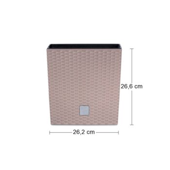DRTS265L 26,5 cm je nízky, hranatý plastový kvetináč, ktorý sa vyznačuje svojou neprehliadnuteľnou textúrou imitujúcou prírodný ratanový výplet. Bude elegantným, estetickým a funkčným doplnkom Vašej záhrady, terasy, balkónov či interiéru. Rozmery tohto jedinečného doplnku sú (ŠxHxV): 26,2x26,2x26,6…