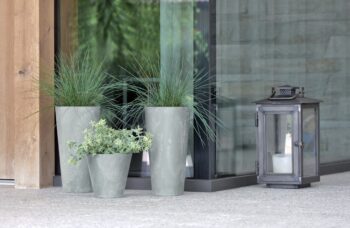 Veľmi moderný a originálny dizajn so sebou, k Vám do interiéru, či záhrady prináša plastový kvetináč DTUS300E 30 cm. Materiál použitý na jeho výrobu je vysokokvalitný plast, ktorý je odolný voči UV žiareniu a poveternostným vplyvom. Vyznačuje sa nízkou váhou a jednoducho sa udržiava. Jeho súčasťou…