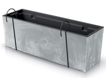 Jednoduchý tvar a elegancia plastového balkonového kvetináča DUC600EW 58 cm v prevedení sivý betón, s pridaným betónovým efektom, sa bude nádherne vynímať na Vašom balkóne. Jeho súčasťou sú aj kovové háčiky, pomocou ktorých kvetináč jednoducho zavesíte. Je precízne spracovaný, vyrobený z odolného,…