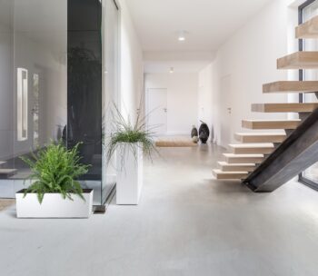 Hranatý plastový kvetináč DUC600T 60 cm je vhodný na celoročné použitie, či už v interiéri alebo v exteriéri. Vďaka jeho krásnemu prevedeniu antracit sa bude dokonale vynímať na terase, záhrade, balkóne či v obývačke alebo všade tam, kde si zmyslíte. Je vyrobený z kvalitného a odolného plastu,…