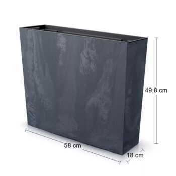 Veľký hranatý plastový kvetináč DUC600TE 60 cm je vhodný na celoročné použitie, či už v interiéri alebo v exteriéri. Vďaka jeho krásnemu prevedeniu v antracitovej farbe, ktoré imituje betón, sa bude dokonale vynímať na terase, záhrade, balkóne či v obývačke alebo všade tam, kde si zmyslíte. Je…
