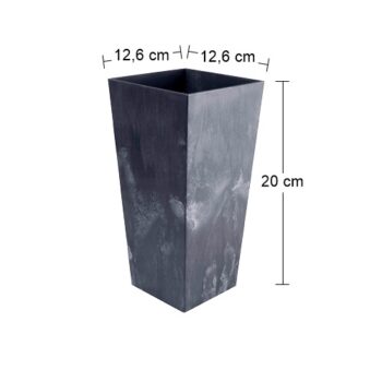 Hranatý plastový kvetináč DURS125E 12,5 cm je vhodný na celoročné použitie, či už v interiéri alebo v exteriéri. Vďaka jeho krásnemu prevedeniu v antracitovej farbe, ktoré imituje betón, sa bude krásne vynímať na terase, záhrade, balkóne či v obývačke alebo všade tam, kde si zmyslíte. Je vyrobený…