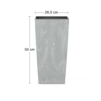 Hranatý plastový kvetináč DURS265E 26,5 cm je vhodný na celoročné použitie, či už v interiéri alebo v exteriéri. Vďaka jeho krásnemu prevedeniu vo farbe sivý betón, ktoré imituje betón, sa bude dokonale vynímať na terase, záhrade, balkóne či v obývačke alebo všade tam, kde si zmyslíte. Je vyrobený…