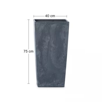 Hranatý vysoký plastový kvetináč DURS400E 40 cm je vhodný na celoročné použitie, či už v interiéri alebo v exteriéri. Vďaka jeho krásnemu prevedeniu v antracitovej farbe, ktoré imituje betón, sa bude dokonale vynímať na terase, záhrade, balkóne či v obývačke alebo všade tam, kde si zmyslíte. Je…
