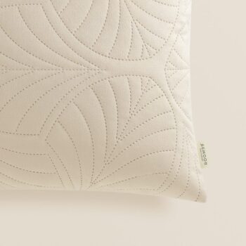 Dekoratívna obliečka na vankúš v krémovej farbe 45x45 cm