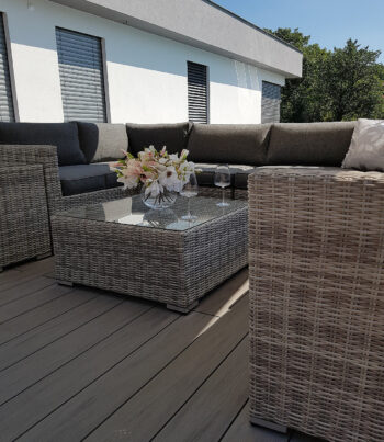 Deokork Ratanový stolík/taburet SEVILLA (sivá)