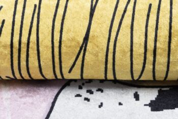 Detský koberec do dievčenskej izby s mladou slečnou a mačkou Šírka: 140 cm | Dĺžka: 200 cm