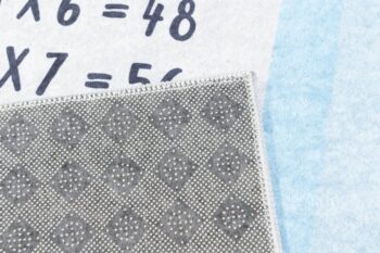 Detský koberec s motívom detí a malej násobilky Šírka: 160 cm | Dĺžka: 220 cm