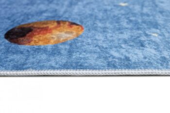 Detský koberec s motívom kozmonauta a planét Šírka: 80 cm | Dĺžka: 150 cm