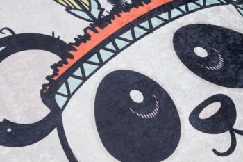 Detský koberec s motívom rozkošnej indiánskej pandy Šírka: 160 cm | Dĺžka: 220 cm