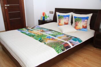 Detský prehoz krémovo zelenej farby s motívom rozprávok Šírka: 170 cm | Dĺžka: 210 cm Šírka: 170 cm | Dĺžka: 210 cm