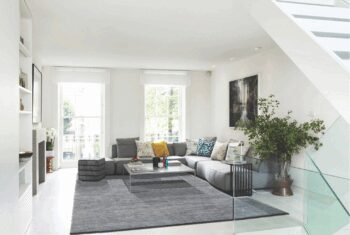 Diamond Carpets India, Ručne viazaný kusový koberec Diamond DC-MCK Light grey / silver, 365x550, šedá, chodba / predsieň