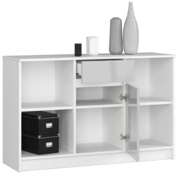 Komoda B52-120 - Prelom modernej elegancie a kovového lesku Predstavujeme B52-120, komodu, ktorá spája sofistikovaný dizajn s kovovým leskom. Biela farba doplnená metalickým leskom vytvára jedinečnú kombináciu, ktorá dodá vašej spálni či obývacej izbe výrazný a moderný vzhľad. Vďaka rozmerom 77 x 120 x 40 cm je ideálny pre tých, ktorí hľadajú kombináciu estetiky a praktickosti.  Typ: Komoda, skrinka < strong>Materiál: LTD Farba: Biela s metalickým leskom Vybavenie: 1 zásuvka Dekor: Lesk Počet dverí: 1 dverové Počet políc: 6  B52-120 nie je len o dizajne. Jej jedna priestranná zásuvka a šesť políc ponúkajú dostatok úložného priestoru pre vaše veci. Metalický lesklý dekor prináša do interiéru dotyk luxusu a stáva sa tak nielen funkčným nábytkom, ale aj skvostným doplnkom vášho domova.