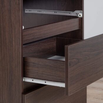 Komoda B52-120: Elegancia a funkčnosť vo farbe wenge Zaujímate sa o nábytok, ktorý je nielen štýlový, ale aj praktický? Predstavujeme B52-120 – modernú komodu, ktorá sa stane skvelým doplnkom do vašej spálne či obývacej izby.  Typ tovaru: Komoda, skrinka Materiál: Odolný LTD Rozmer: 77 x 120 x 40 cm Farba: Hlboký odtieň wenge Vybavenie: 1 praktická zásuvka < strong>Štýl: Moderné a dizajnové prevedenie Počet dverí: 1 dverové, poskytujúce ľahký prístup k vašim veciam Počet políc : 6 - perfektný pre organizáciu a usporiadanie vašich predmetov  Nechajte sa očariť kombináciou dizajnu a praktickosti s komodou B52-120. Zariaďte svoj domov s kusom nábytku, ktorý sa stane nenahraditeľným.