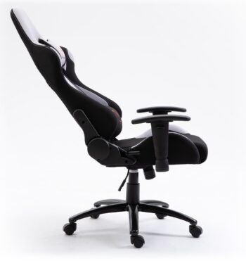 BIT38: Moderné Kancelárske Kreslo v Šedom Designe pre Detskú Izbu Typ: BIT38 kombinuje funkčnosť a dizajn, čím vytvára perfektné kancelárske kreslo pre detskú izbu. Jeho neutrálna šedá farba pridáva na sofistikovanosti a ľahko sa hodí k rôznym dekoratívnym štýlom. Materiál: Poťah kresla je vyrobený z kvalitnej látky (ktorá nie je sieťovina ani zamat), čo zaisťuje pohodlie a dlhú životnosť produktu. Rozmery: 138 x 67.5 x 70 cm - ideálne rozmery, ktoré poskytujú optimálny komfort pri sedení a zároveň šetria miesto v detskom izbe. Funkcie:  Otočné: Flexibilita, ktorú oceníte pri každodennom používaní. Nastaviteľná výška: Umožňuje ľahké prispôsobenie výšky sedadla podľa potrieb vášho dieťaťa.  Kolieska: Odolné teflónové kolieska zaisťujú hladký pohyb kresla bez rizika poškodenia podlahy.
