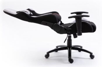 BIT38: Moderné Kancelárske Kreslo v Šedom Designe pre Detskú Izbu Typ: BIT38 kombinuje funkčnosť a dizajn, čím vytvára perfektné kancelárske kreslo pre detskú izbu. Jeho neutrálna šedá farba pridáva na sofistikovanosti a ľahko sa hodí k rôznym dekoratívnym štýlom. Materiál: Poťah kresla je vyrobený z kvalitnej látky (ktorá nie je sieťovina ani zamat), čo zaisťuje pohodlie a dlhú životnosť produktu. Rozmery: 138 x 67.5 x 70 cm - ideálne rozmery, ktoré poskytujú optimálny komfort pri sedení a zároveň šetria miesto v detskom izbe. Funkcie:  Otočné: Flexibilita, ktorú oceníte pri každodennom používaní. Nastaviteľná výška: Umožňuje ľahké prispôsobenie výšky sedadla podľa potrieb vášho dieťaťa.  Kolieska: Odolné teflónové kolieska zaisťujú hladký pohyb kresla bez rizika poškodenia podlahy.