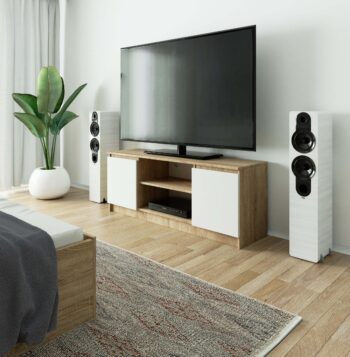TV stolík ROMANA140: Moderná kombinácia duba Sonoma a bielej farby Výnimočný TV stolík ROMANA140 prináša svieži vzhľad do každej obývačky vďaka dokonalej kombinácii duba Sonoma a čistej bielej. Jeho moderný dizajn je zárukou, že sa stane stredobodom vašej miestnosti.  Typ tovaru: TV stolík Materiál: LTD Rozmery: 55 x 140 x 40 cm Farba: dub Sonoma + biela Vybavenie: dvierka plné (skrinka) Štýl: moderné, dizajnové Počet políc: 2  ROMANA140 nie je len o estetike. Okrem svojho nádherného designu ponúka aj praktické úložné priestory vďaka svojim dvierkam a dvom políciam. Ideálne riešenie pre všetky vaše multimediálne zariadenia.