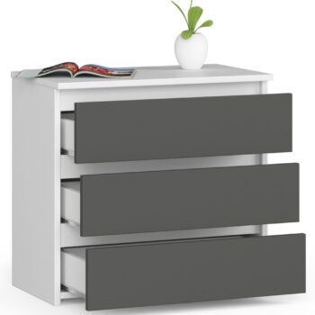CLAN60 - Nočný stolík, kde sa stretáva moderný dizajn s praktickosťou Chcete oživiť svoju spálňu eleganciou a funkčnosťou? Nočný stolík CLAN60 predstavuje dokonalú kombináciu moderného dizajnu a výnimočného úžitkového hodnoty.  Materiál: Vysoká kvalita a odolnosť vďaka materiálu LTD. Rozmery: 57 x 60 x 35 cm - ideálny pre všetky priestory vašej spálne. Farba: Elegancia v kombinácii bielej a grafitom, ktorá dodáva modernú atmosféru. Funkcia: Tiché dovieranie - spánok bez rušivých zvukov. Vybavenie: 3 priestranné zásuvky na uloženie všetkých vašich nočných potrieb. Štýl: Moderný a dizajnový vzhľad, ktorý dodá vašej spálni sofistikovaný nádych.  Nechajte sa unášať luxusom a komfortom s nočným stolíkom CLAN60. Vaša spálňa si zaslúži to najlepšie.