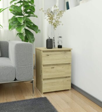 Nočný stolík SHEEN40 Predstavujeme vám SHEEN40, nočný stolík, ktorý skvele kombinuje dizajn s funkcionalitou. Prirodzené tóny duba Artisan dodávajú stolíku elegantný vzhľad, ktorý je doplnený moderným štýlom a praktickými funkciami pre dokonalý spánkový zážitok. Kľúčové vlastnosti produktu:  Materiál: LTD - záruka trvanlivosti a kvality pre dlhé roky používania Rozmer: 57 x 40 x 35 cm - optimálna veľkosť pre väčšinu spální  Farba: dub Artisan - teplá a prirodzená farba dodávajúca izbe útulnosť Funkcia: tiché dovieranie - jemné zatváranie zásuviek pre nerušený odpočinok Vybavenie: 3 zásuvky - priestor pre všetky vaše osobné veci na dosah ruky Štýl: moderné, dizajnové - dokonalý doplnok pre súčasné interiéry  Nočný stolík SHEEN40 je vyrobený z vysoko kvalitného materiálu LTD, čo zaručuje jeho dlhú životnosť a jednoduchú údržbu. Tri zásuvky poskytujú dostatok úložného priestoru pre všetko, čo potrebujete mať po ruke v spálni. Funkcia tichého dovierania zase zaisťuje, že vaše noci budú pokojné a bez zbytočných rušivých zvukov. Zvoľte SHEEN40 a prineste do svojej spálne skvelú kombináciu štýlu a funkčnosti!