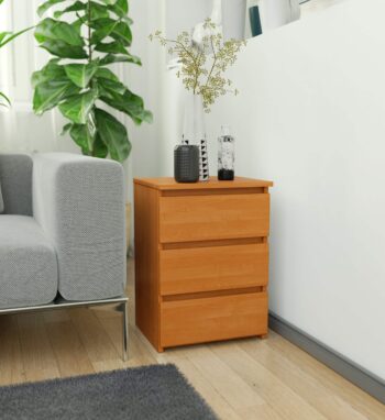 SHEEN40 - Moderný nočný stolík pre váš domov Oživte svoju spálňu s SHEEN40, nočným stolom, ktorý je kombináciou moderného dizajnu a praktickosti. Vytvorený pre tých, ktorí hľadajú kvalitu, funkčnosť a štýl v jednom balení.  Materiál: Kvalitný a trvanlivý LTD. Rozmery : 57 x 40 x 35 cm - perfektne padne do každej spálne. Farba: Prírodné jelša, dodávajúce teplý a príjemný vzhľad.  Funkcia: Tiché dovieranie - žiadne rušivé zvuky v noci. Vybavenie: 3 priestranné zásuvky na uskladnenie vašich potrebných vecí.  Štýl: Moderný a dizajnový vzhľad, ktorý sa stane ozdobou vašej spálne.  Investujte do svojho pohodlia a štýlu s nočným stolíkom SHEEN40. Váš spánok bude ešte sladší.