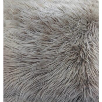 Zmeníte pohľad na oddych. Vankúš EBONA TYP 5 bude Vaším maznáčikom, s ktorým bude relax obohatený pocitom tepla, domova a šťastia. Vankúš v modernej sivej farbe navyše pôsobí veľmi vkusným a estetickým dojmom. Umelá kožušina zo 100% polyesteru Vás neprestane rozmaznávať. Rozmery vankúšika sú (ŠxD):…