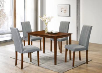 Elegantný nadčasový jedálenský stôl ELEGANT bude ozdobou Vašej kuchyne či jedálne. Vďaka svojmu minimalistickému dizajnu sa hodí rovnako dobre do klasického interiéru ako aj do interiéru v modernom prevedení.Stôl je vyrobený z kvalitnej 15 mm MDF dosky Rozmery:š 110 x h70 x v73,5 cmSpolu so stoličkami ELEGANT (viď. príslušenstvo) vytvoríte príjemné miesto na každodenné stolovanie. Dodávame v demonte.