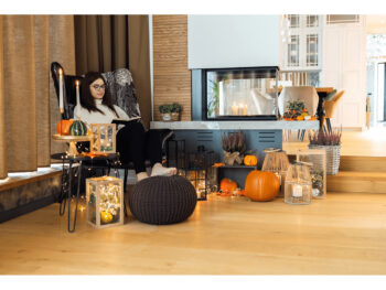 Lampáš je vyrobený z kvalitného kovu a skla, čo zaručuje jeho dlhú…