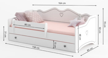 Doprajte Vašim ratolestiam to najlepšie, čo im môžete dať v podobe detskej postele s matracom a úložným priestorom ELIN 80x160 cm v nádhernej kombinácii bielej s jemnými sivými úchytkami v tvare srdiečok. Farba použitá na náter je ekologická a odolná voči ošúchaniu. Súčasťou postele je praktický…