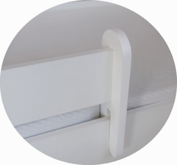 Detská posteľ s prístelkou a matracmi ELISA II 80x160 cm je to najlepšie, čo môžete dopriať Vašim ratolestiam pre ich pokojný spánok a sladké sny. Vyrobená je v nádhernej kombinácii bielej s jemnými ružovými úchytkami v tvare srdiečka. Farba použitá na náter je ekologická a odolná voči ošúchaniu.…