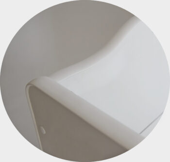 Detská posteľ s prístelkou a matracmi ELISA II 80x160 cm je to najlepšie, čo môžete dopriať Vašim ratolestiam pre ich pokojný spánok a sladké sny. Vyrobená je v nádhernej kombinácii bielej s jemnými sivými úchytkami v tvare srdiečka. Farba použitá na náter je ekologická a odolná voči ošúchaniu.…