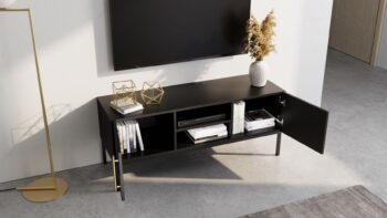 Televízny stolík z kolekcie ELJEN v industriálnom štýle spája moderný vzhľad s praktickými funkciami. Je kombináciou čierneho kovového rámu s laminovanou MDF doskou, čo je pevný materiál, odolný voči poškodeniu a dlhodobému používaniu. Na výber sú dva typy TV stolíka ELJEN: čierna so zlatými úchytkami alebo čierna s prednou stranou vo farbe dub artisan, vďaka čomu si môžete nábytok farebne prispôsobiť svojim akutálnym potrebám.Čierne kovové 20 cm vysoké nohy zabezpečujú stabilitu stolíka.Rozmery (ŠxVxH): 120 x 50 x 40 cm.V našej ponuke nájdete ďalšie prvky z kolekcie ELJEN, vďaka ktorej si zariadite Vašu obývačku, či pracovňu moderne a štýlovo.Dodávame v demonte.