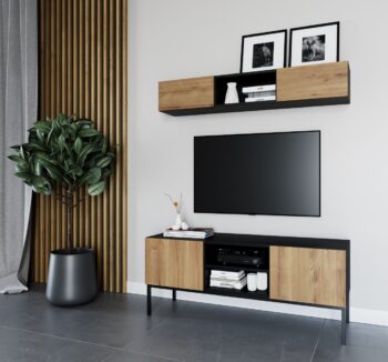 Televízny stolík z kolekcie ELJEN v industriálnom štýle spája moderný vzhľad s praktickými funkciami. Je kombináciou čierneho kovového rámu s laminovanou MDF doskou, čo je pevný materiál, odolný voči poškodeniu a dlhodobému používaniu. Na výber sú dva typy TV stolíka ELJEN: čierna so zlatými úchytkami alebo čierna s prednou stranou vo farbe dub artisan, vďaka čomu si môžete nábytok farebne prispôsobiť svojim akutálnym potrebám.Čierne kovové 20 cm vysoké nohy zabezpečujú stabilitu stolíka.Rozmery (ŠxVxH): 120 x 50 x 40 cm.V našej ponuke nájdete ďalšie prvky z kolekcie ELJEN, vďaka ktorej si zariadite Vašu obývačku, či pracovňu moderne a štýlovo.Dodávame v demonte.