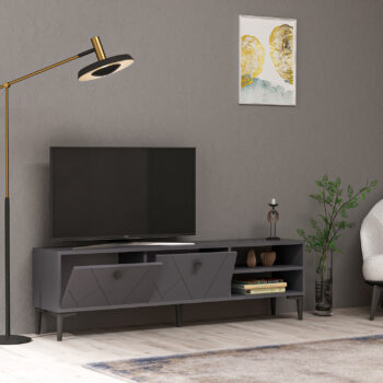 TV stolík EMERALD - moderné a praktické riešenie pre vašu obývaciu izbuTV stolík EMERALD predstavuje elegantnú kombináciu dizajnu a funkčnosti, ktorá sa skvele hodí do každej obývačky. Jeho minimalistický vzhľad a praktické usporiadanie poskytujú dostatok priestoru pre vaše multimediálne zariadenia a ďalšie doplnky.Vyrobený z kvalitného LTD materiálu s hrúbkou 18 mm, TV stolík EMERALD je zárukou dlhej životnosti a stability. Stolík je vybavený skrinkou s dvoma dvierkami a praktickým regálkom na uschovanie ďalších potrebností. Plastové úchytky zaisťujú jednoduchú manipuláciu a dotvárajú moderný vzhľad stolíka.Hlavné vlastnosti produktu:Typ tovaru: TV stolíkVhodné do miestnosti: obývacia izbaMateriál: LTDRozmery: 45 x 150 x 29.6 cmFarba: antracitVybavenie: skrinka a regálPočet dvierok: 2Úchytky: plastDodatočné informácie: Dodávame v demonte, plastové nožičkyTV stolík EMERALD je dodávaný v demontovanom stave, čo uľahčuje jeho prepravu a následnú montáž. Plastové nožičky zaistia stabilitu a ochranu vašej podlahy.