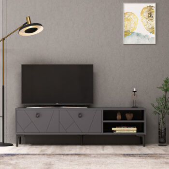 TV stolík EMERALD - moderné a praktické riešenie pre vašu obývaciu izbuTV stolík EMERALD predstavuje elegantnú kombináciu dizajnu a funkčnosti, ktorá sa skvele hodí do každej obývačky. Jeho minimalistický vzhľad a praktické usporiadanie poskytujú dostatok priestoru pre vaše multimediálne zariadenia a ďalšie doplnky.Vyrobený z kvalitného LTD materiálu s hrúbkou 18 mm, TV stolík EMERALD je zárukou dlhej životnosti a stability. Stolík je vybavený skrinkou s dvoma dvierkami a praktickým regálkom na uschovanie ďalších potrebností. Plastové úchytky zaisťujú jednoduchú manipuláciu a dotvárajú moderný vzhľad stolíka.Hlavné vlastnosti produktu:Typ tovaru: TV stolíkVhodné do miestnosti: obývacia izbaMateriál: LTDRozmery: 45 x 150 x 29.6 cmFarba: antracitVybavenie: skrinka a regálPočet dvierok: 2Úchytky: plastDodatočné informácie: Dodávame v demonte, plastové nožičkyTV stolík EMERALD je dodávaný v demontovanom stave, čo uľahčuje jeho prepravu a následnú montáž. Plastové nožičky zaistia stabilitu a ochranu vašej podlahy.