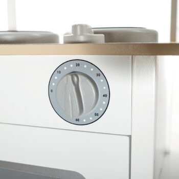 Detská kuchynka Emiel v bielej a prírodnej farbe je ideálnym doplnkom pre každé dieťa vo veku od 6 do 12 rokov, ktoré sa rado hrá na kuchára. Táto moderná kuchynka je navrhnutá tak, aby podporovala kreativitu a rozvíjala zručnosti detí pri hre. Vďaka svojmu elegantnému dizajnu a svetlým farbám…