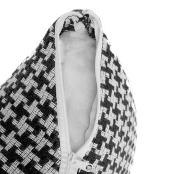 Dizajnové kreslo Emren je skvelou voľbou pre tých, ktorí hľadajú moderný a štýlový doplnok do svojho interiéru. Toto klasické kreslo vyniká svojím elegantným vzhľadom, ktorý kombinuje čiernobielu, hnedú a čiernu farbu. Je vyrobené z kvalitných materiálov ako ekokoža a látka, čo zaručuje jeho…