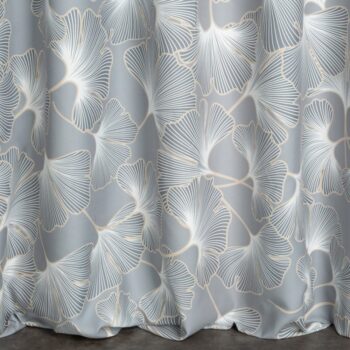 Elegantné sivé závesy s očarujúcim lístim a bielym lemom Dĺžka: 250 cm