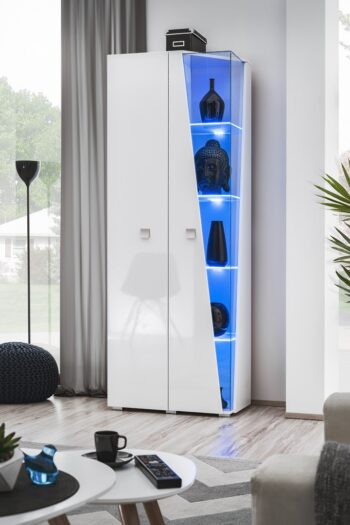 Engy moderná obývacia zostava je dokonalá pre priestrannú obývaciu izbu, ktorá potrebuje moderný nábytok.Charakteristickou črtou kolekcie ENGY  je rohové zasklenie nábytku. Vďaka nemu získa nábytok zaujímavý 3D efekt. Okrem toho budú prvky za sklenenou prednou časťou zvýraznené LED osvetlením. LED osvetlenie je súčastou.Nábytok do obývacej izby pozostáva z 4 prvkov.-TV skrinka, ktorá má dve skrinky s rohovým zasklením a dve otvorené police, na ktoré môžete umiestniť dekodér TV a DVD prehrávač.-vysoká vitrínka s rohovým zasklením-závesna polica-nízka vitrína s rohovým zasklenímRozmery prvkov nástennej jednotky:Televízna skrinka s osvetlením:šírka: 150 cm, výška: 48 cm, hĺbka: 50 cm,Vysoká skrinka:šírka: 70 cm, výška: 200 cm, hĺbka: 40 cm,Závesna polička:šírka: 150 cm, výška: 20 cm, hĺbka: 20 cm,Vitrína nízka:šírka: 90 cm, výška: 120 cm, hĺbka: 40 cmDodávame v demonte pričom montáž je veľmi jednoduchá. 