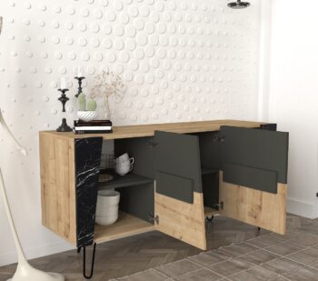 Táto moderná komoda vás očarí svojim minimalistickým dizajnom a priaznivou cenou. Je v jednoduchom prevedení.Je vyrobená z kvalitných LTD dosiek, ktoré sú nenáročné na údržbu. Ich hrúbka: 18 mm. Nábytok je ohraničený kvalitnou PVC hranou.Farebné prevedenie: zafír/mramor/antracitROZMERY:Šírka: 150 cm Výška: 75 cm Hĺbka:   45 cmDodávame v demontovanom stave.