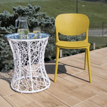 Praktická pomocníčka do domácnosti či na terasu je stolička FEDRA NEW. Rozmery stoličky sú (ŠxHxV): 51x46x81,5 cm. Výška sedu je 46 cm, hĺbka sedu je 43 cm a šírka sedu je 42 cm. Na jej výrobu bol použitý kvalitný plast, ktorý je pevný, odolný voči nepriaznivému počasiu, je ľahký a ľahko sa udržava…