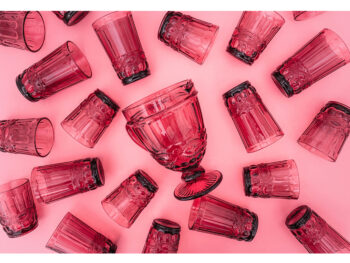 Predstavujeme vám elegantný pohár na víno Fregata Typ 3, ktorý je ideálnym doplnkom pre každú domácnosť. Tento set obsahuje šesť pohárov, každý s objemom 240 ml, čo je optimálna veľkosť pre vychutnanie si vášho obľúbeného vína. Poháre sú vyrobené z kvalitného skla a ich moderný…