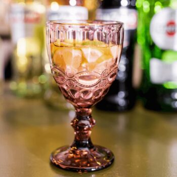 Predstavujeme vám elegantný pohár na víno Fregata Typ 3, ktorý je ideálnym doplnkom pre každú domácnosť. Tento set obsahuje šesť pohárov, každý s objemom 240 ml, čo je optimálna veľkosť pre vychutnanie si vášho obľúbeného vína. Poháre sú vyrobené z kvalitného skla a ich moderný…