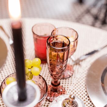 Predstavujeme vám elegantný pohár na šampanské Fregata Typ 4, ktorý je ideálnym doplnkom pre každú oslavu alebo špeciálnu príležitosť. Tento set obsahuje 6 pohárov s objemom 150 ml, ktoré sú vyrobené z kvalitného skla a ponúkajú moderný vzhľad v jemnej ružovej farbe.