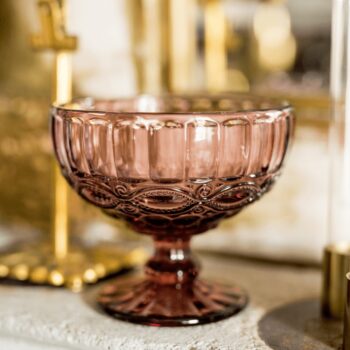 Predstavujeme vám elegantný pohár na zmrzlinu Fregata Typ 5, ktorý je ideálnym doplnkom pre každú domácnosť. Tento set obsahuje šesť kusov pohárov s objemom 300 ml, ktoré sú vyrobené z kvalitného skla a ponúkajú moderný vzhľad v jemnej ružovej farbe. Poháre sú navrhnuté tak, aby priniesli do…