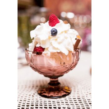 Predstavujeme vám elegantný pohár na zmrzlinu Fregata Typ 5, ktorý je ideálnym doplnkom pre každú domácnosť. Tento set obsahuje šesť kusov pohárov s objemom 300 ml, ktoré sú vyrobené z kvalitného skla a ponúkajú moderný vzhľad v jemnej ružovej farbe. Poháre sú navrhnuté tak, aby priniesli do…