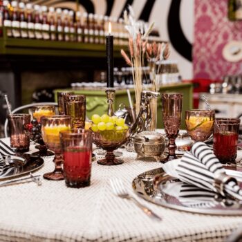 Predstavujeme vám elegantný pohár na zmrzlinu Fregata Typ 5, ktorý je ideálnym doplnkom pre každú domácnosť. Tento set obsahuje šesť kusov pohárov s objemom 300 ml, ktoré sú vyrobené z kvalitného skla a ponúkajú moderný vzhľad v jemnej ružovej farbe. Poháre sú navrhnuté tak, aby priniesli do…